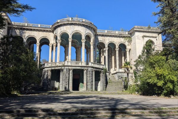 Экскурсия из Батуми — Заброшки Цхалтубо + Кутаиси + Серный источник