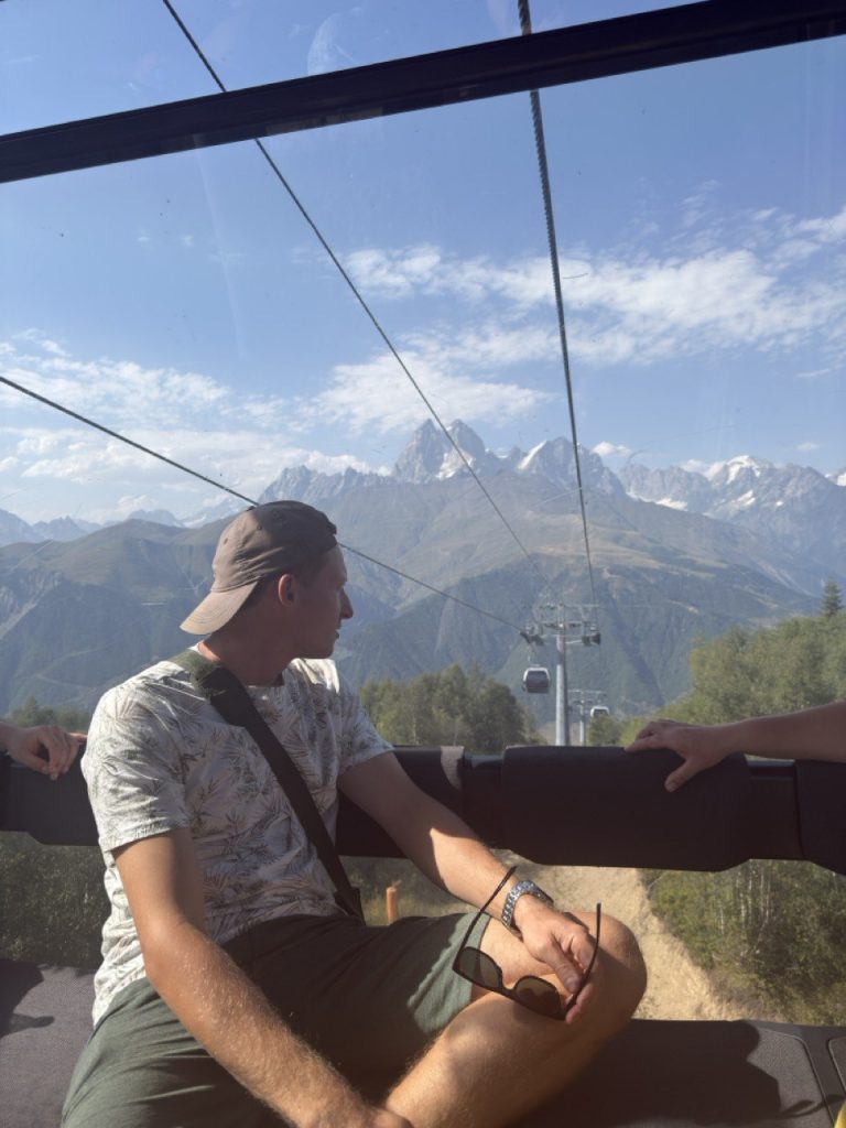 Сванетия из Батуми. канатная дорога Хацвали часть горнолыжного курорта в Сванетии